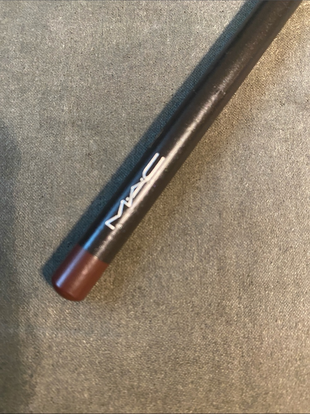 MAC Chestnut Lip Liner - Picture 3 of 6